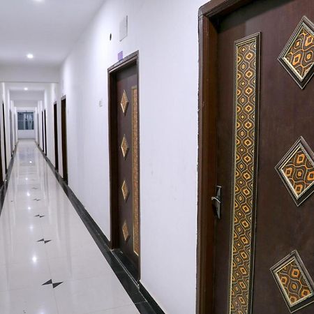 Hotel M.P Maduráj Kültér fotó